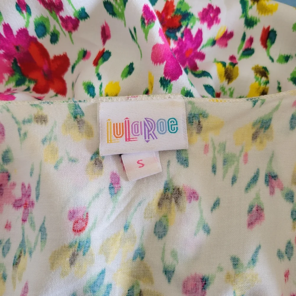 LuLaroe White Floral Fringed Boho Kimono Size‎ S